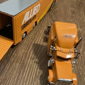 Allied Moving Van Diecast Toy Vehicle